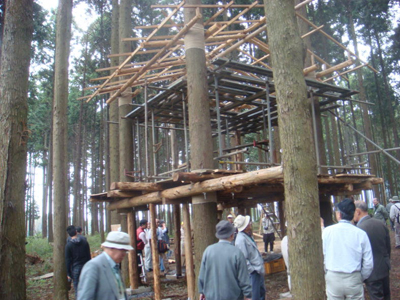 丸太小屋建設現場